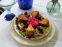 3R 00931 Xoconostle en almibar con pasitas y trozos de acitron de biznaga acompañando queso camembert empanizado.jpg