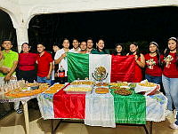 OM 0008 Vestimenta con colores mexicanos.jpg